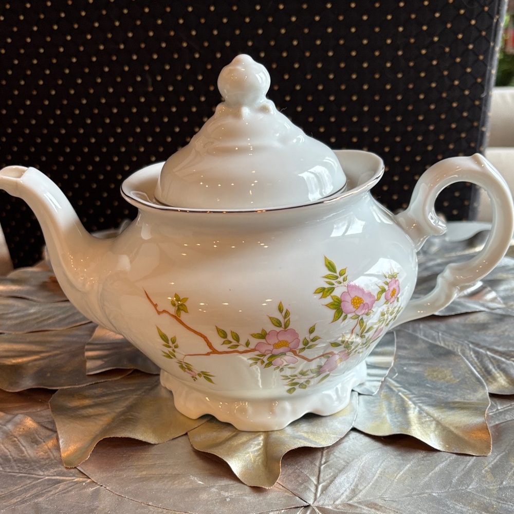 Floral FTD White Teapot with Lid